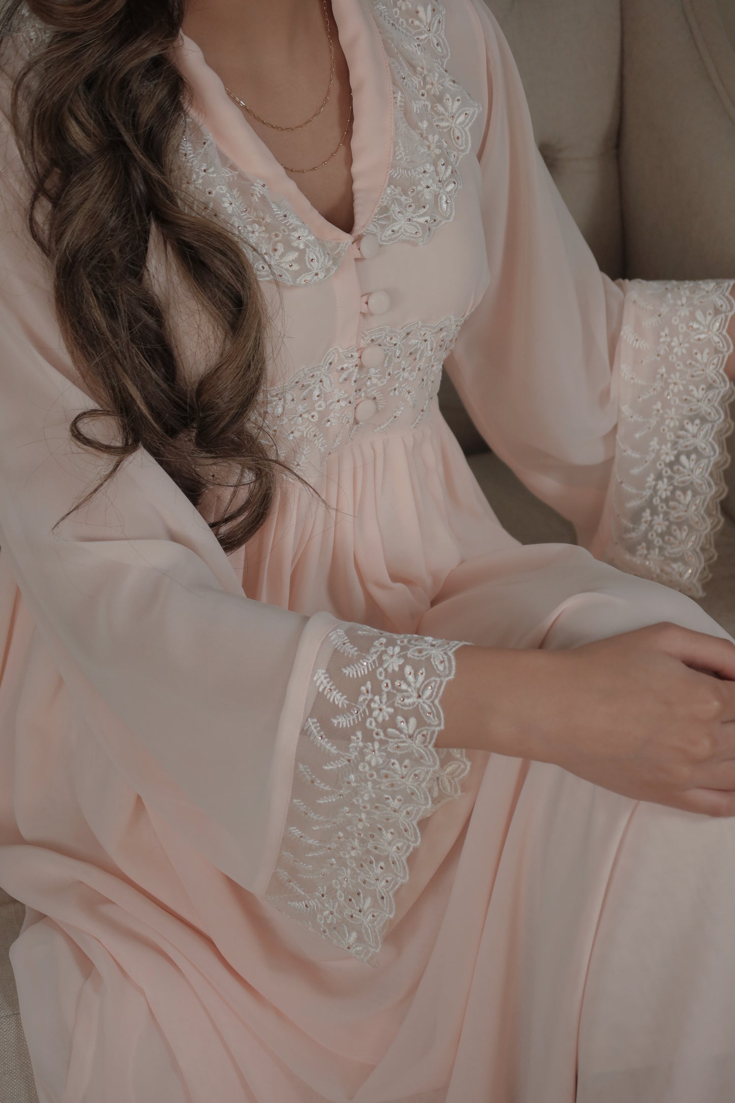 شيفون مع دانتيل وريمبو