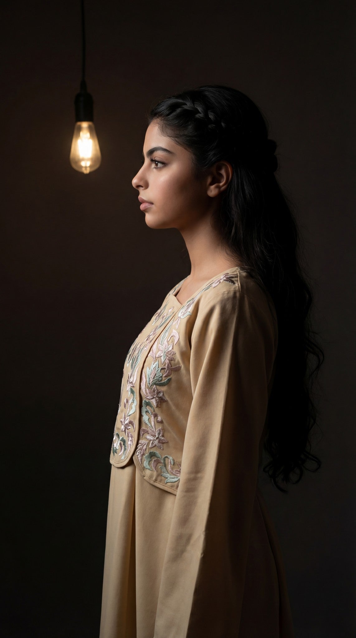 فستان من الكرب مع تطريز