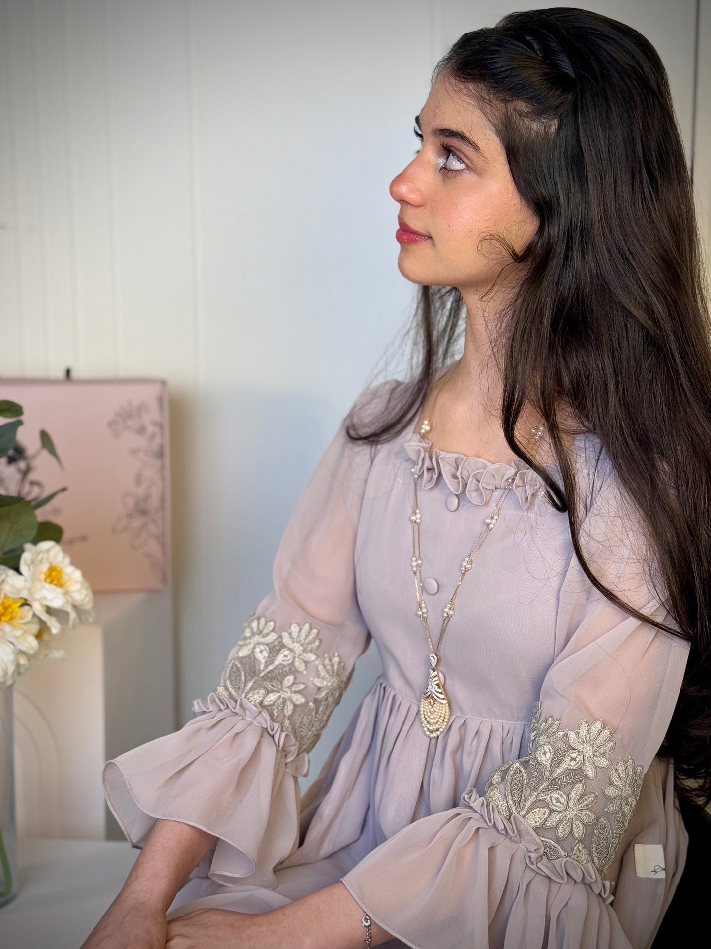 فستان من الشيفون مع دانتيل