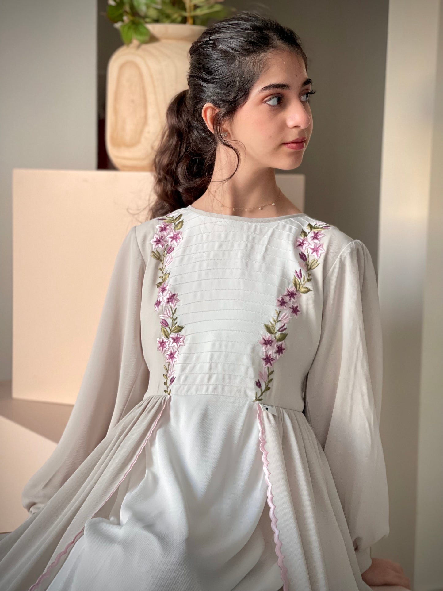 فستان كريب طبقتين مع تطريز (الأم والبنت )