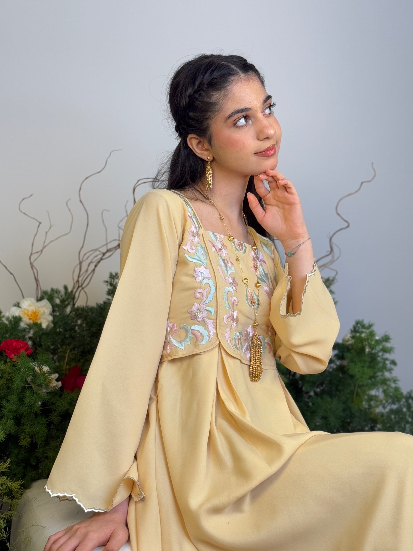 فستان من الكرب مع تطريز