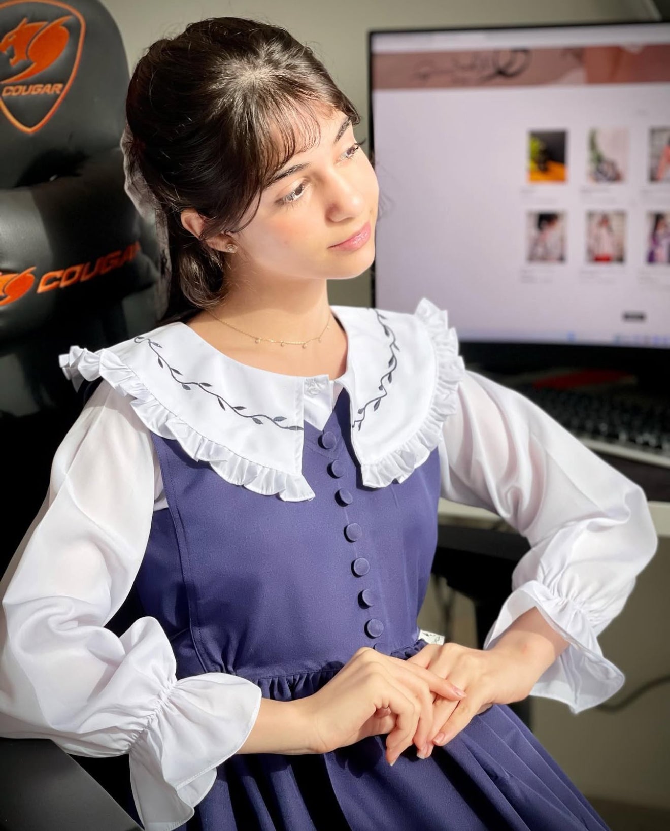 يونيفورم مدرسة مريول  الابة  مطرزه اذا حابه الموديل قصير تحطين ملاحظه