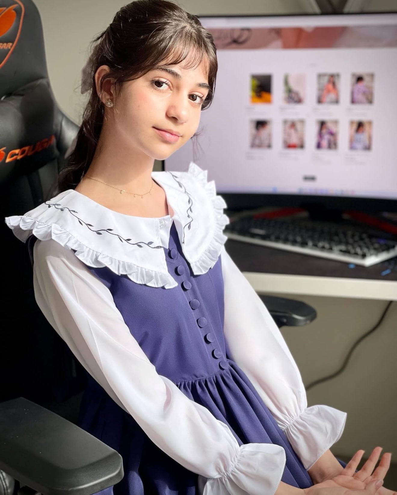 يونيفورم مدرسة مريول  الابة  مطرزه اذا حابه الموديل قصير تحطين ملاحظه