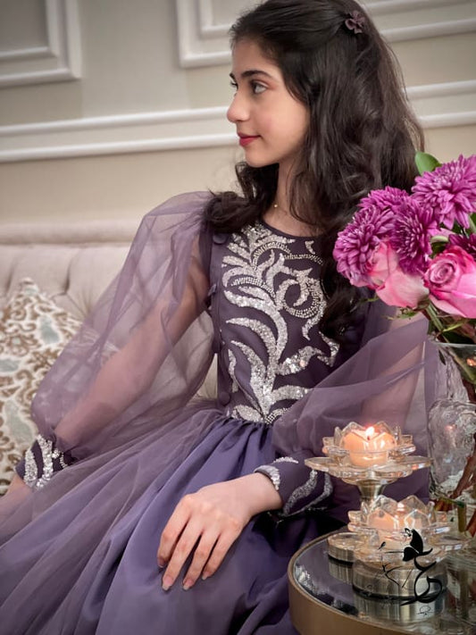 فستان من الحرير والتور مع صدريه شك لزبونه الحريه بالطول وتبطين الاكما م بوضع ملاحظه