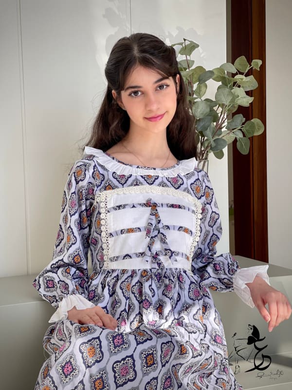 فستان من القطن مع دمج الساده والدانتيل