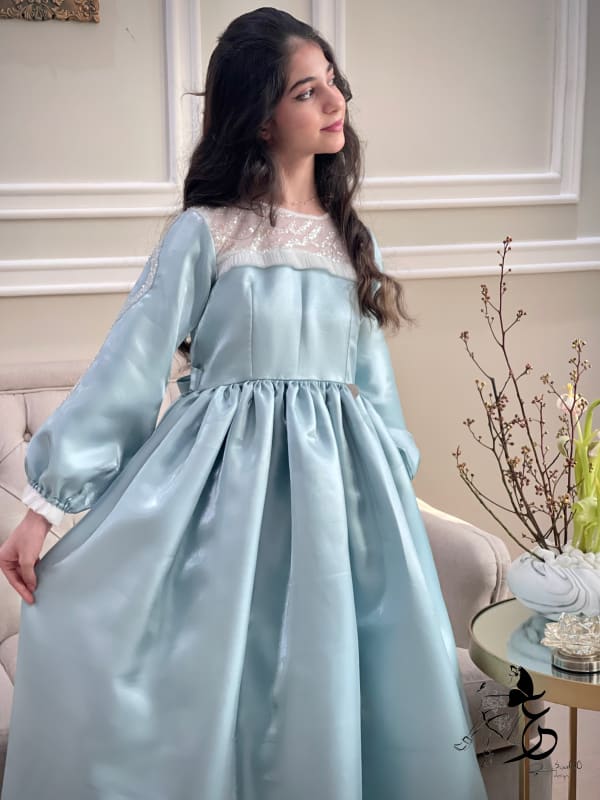 فستان ساتان لمعه مع شك الطول حسب رغبة الزبونه