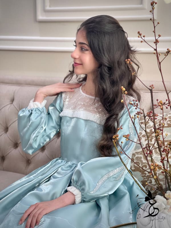 فستان ساتان لمعه مع شك الطول حسب رغبة الزبونه