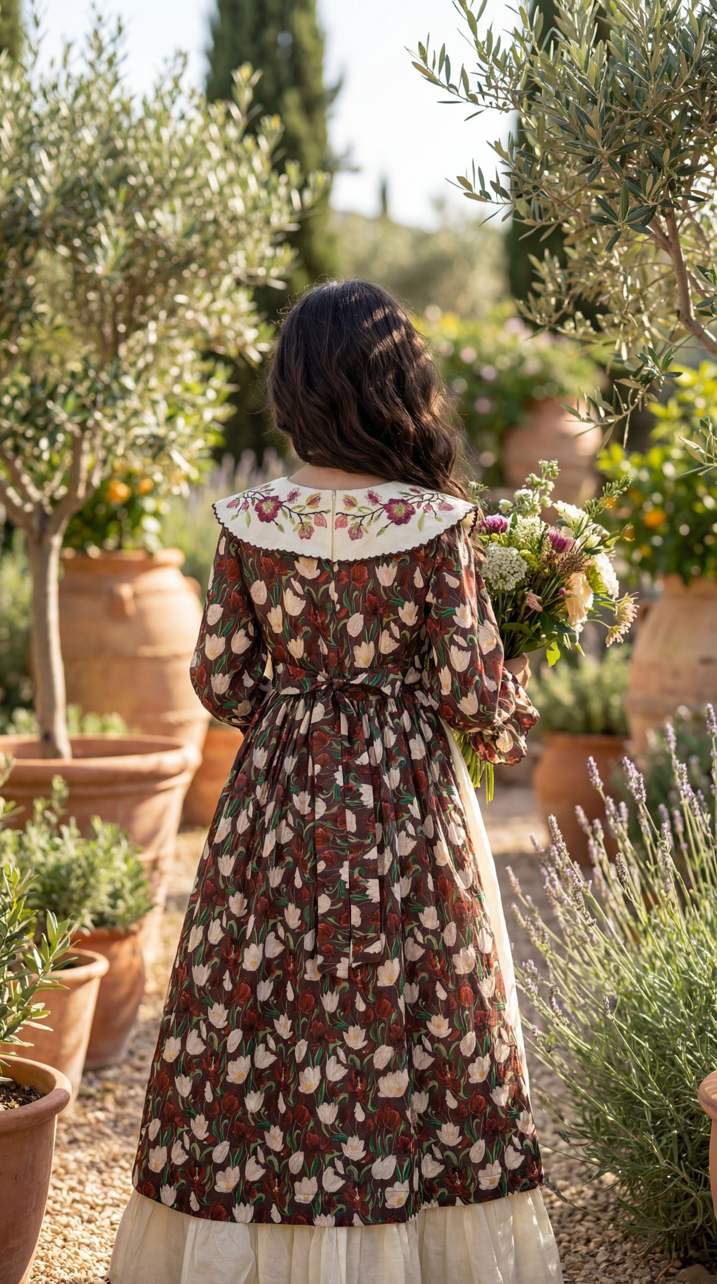 فستان قطن مع تطريز  ودمج الساده