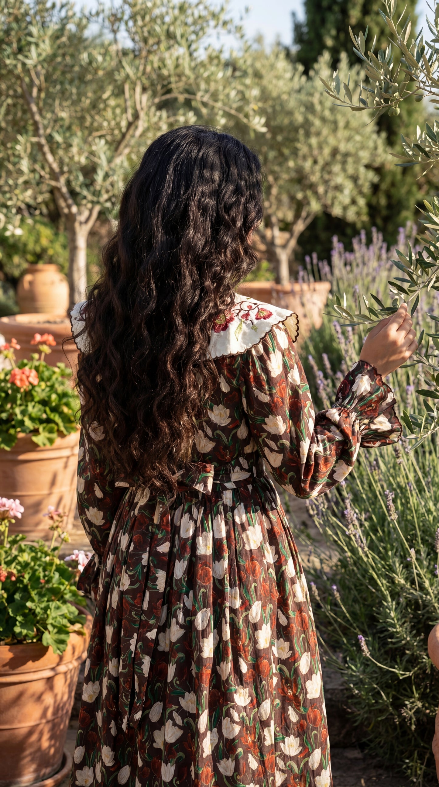 فستان قطن مع تطريز  ودمج الساده