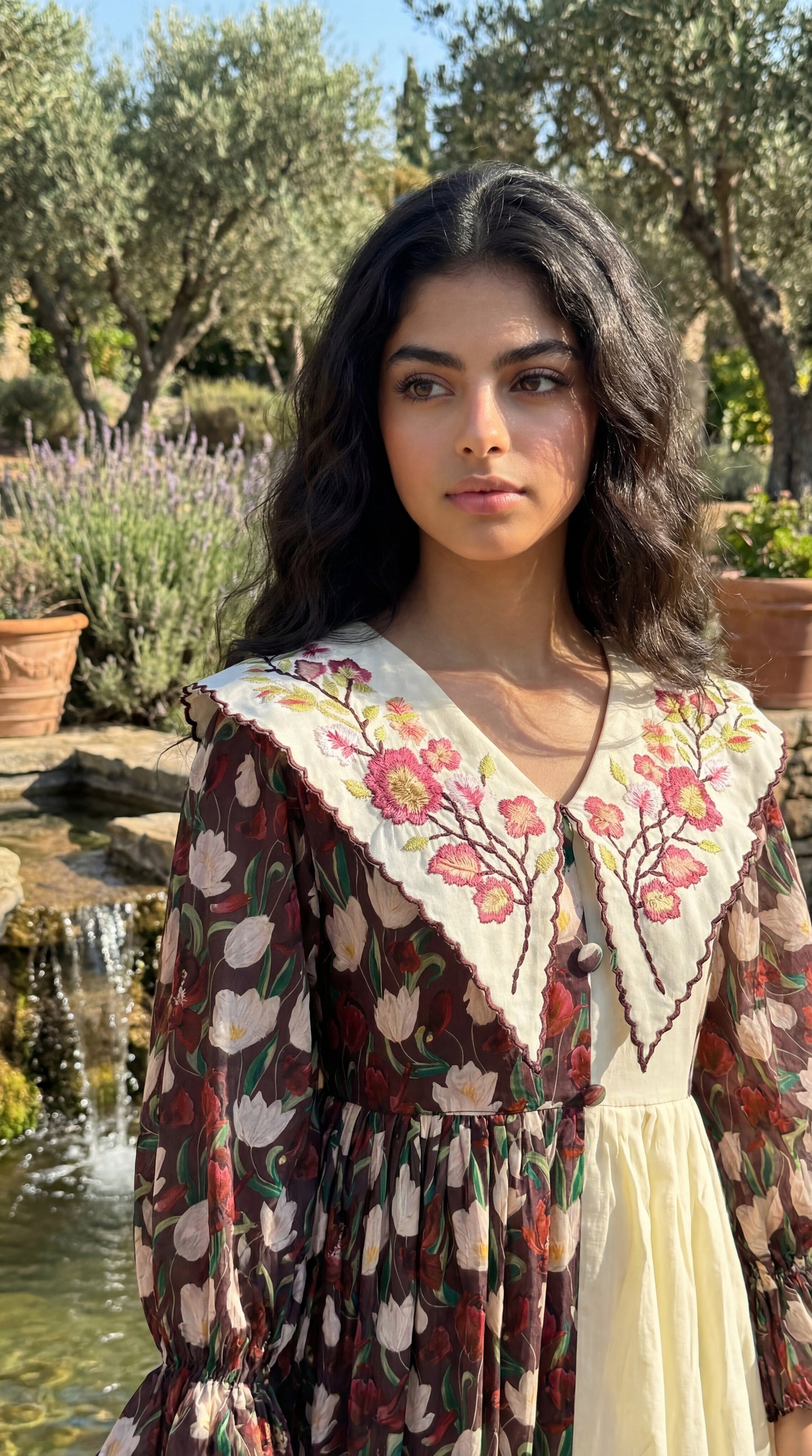 فستان قطن مع تطريز  ودمج الساده